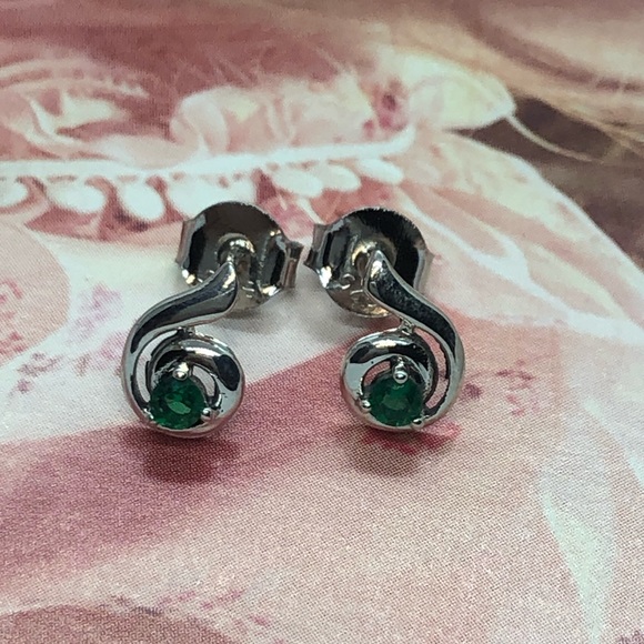 Sterling Silver 925 Stud Earrings - Picture 4 of 7